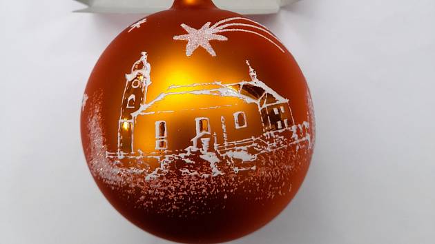 V Petrovicích si můžete pořídit pěknou vánoční ozdobu s motivem místního  kostela - Ústecký deník
