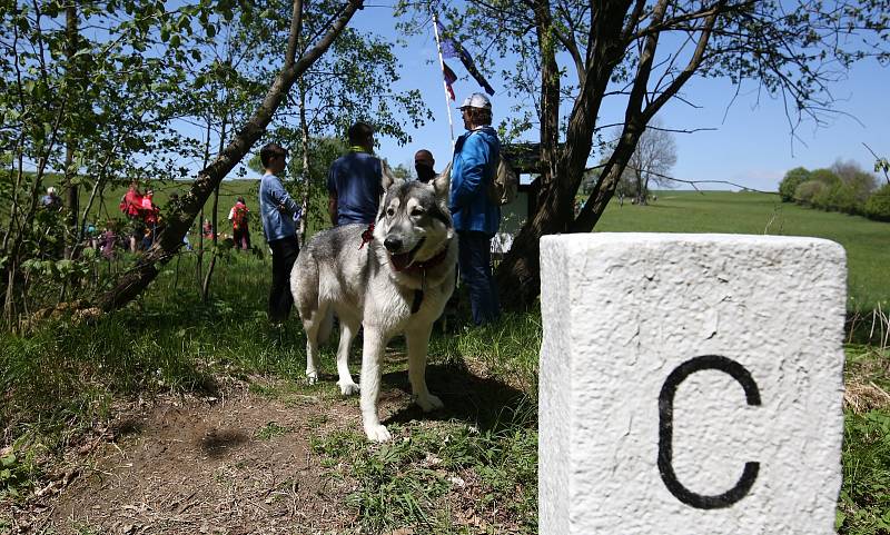 Sousedské setkání na hranicích na louce mezi německou vsí Oelsen a obcí Krásný les proběhlo v sobotu 16. května odpoledne.