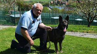 Psy pro policii v celé republice vychovávají v Prackovicích nad Labem -  Chomutovský deník