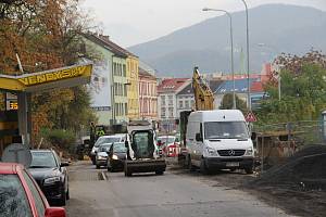 Rozkopaná Klíšská ulice komplikuje dopravu v centru Ústí