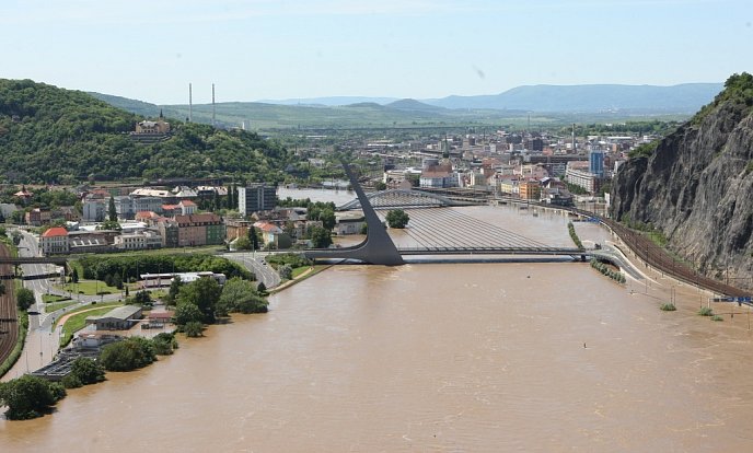 Velká voda v Ústí na leteckých snímcích, středa 5. června 2013.