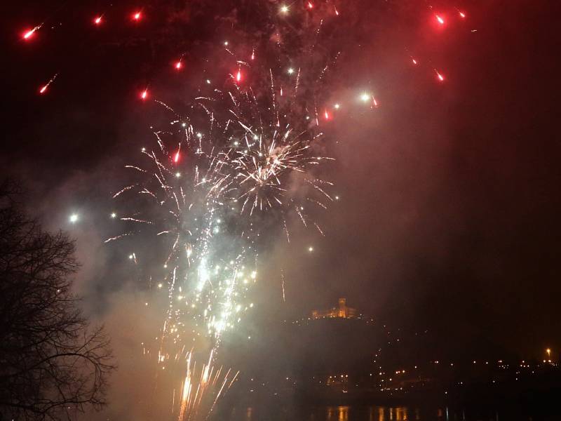 Novoroční ohňostroj v Ústí nad Labem.