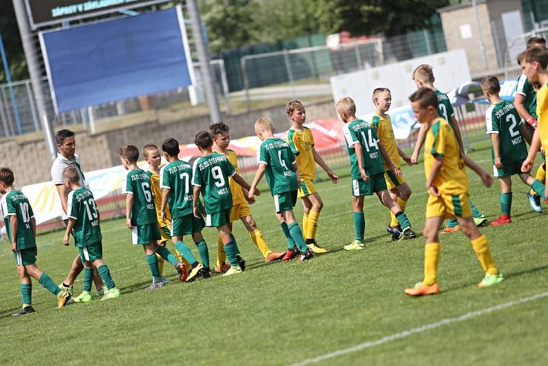 Republikové finále McDonald’s Cupu vypuklo v Ústí nad Labem bitvami ve skupinách.
