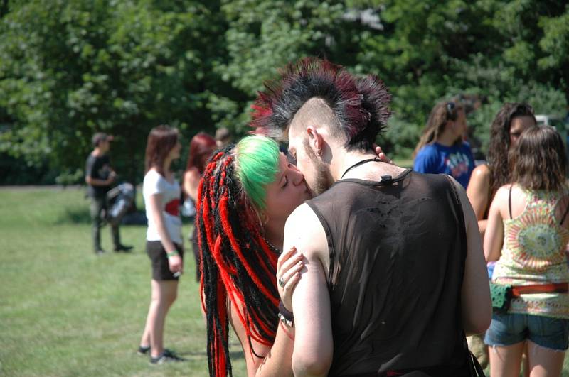 Útulek Fest: štěkot, punk a bouračka.