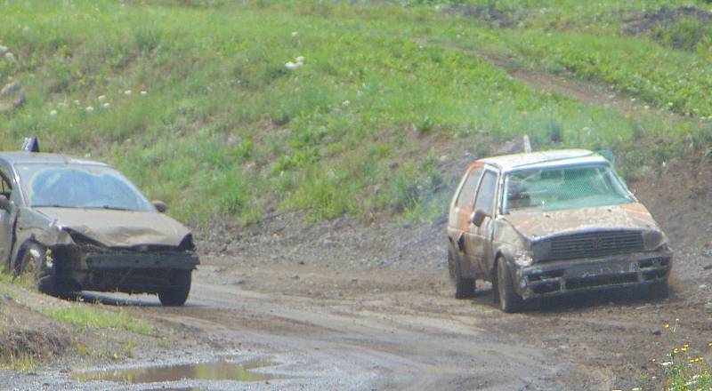 Čtvrým dílem pokračoval v sobotu sedmidílný autocrossový seriál Autopoint Cup na dráze v Chabařovicích.