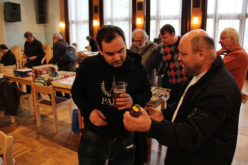 Burza pivních nálepek, lhaví a plechovek v DK Ústí nad Labem.