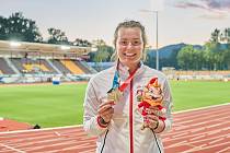 Natálie Fišerová se stříbrnou medailí z Evropského olympijského festivalu mládeže. Foto: ČOV/ Barbora Reichová