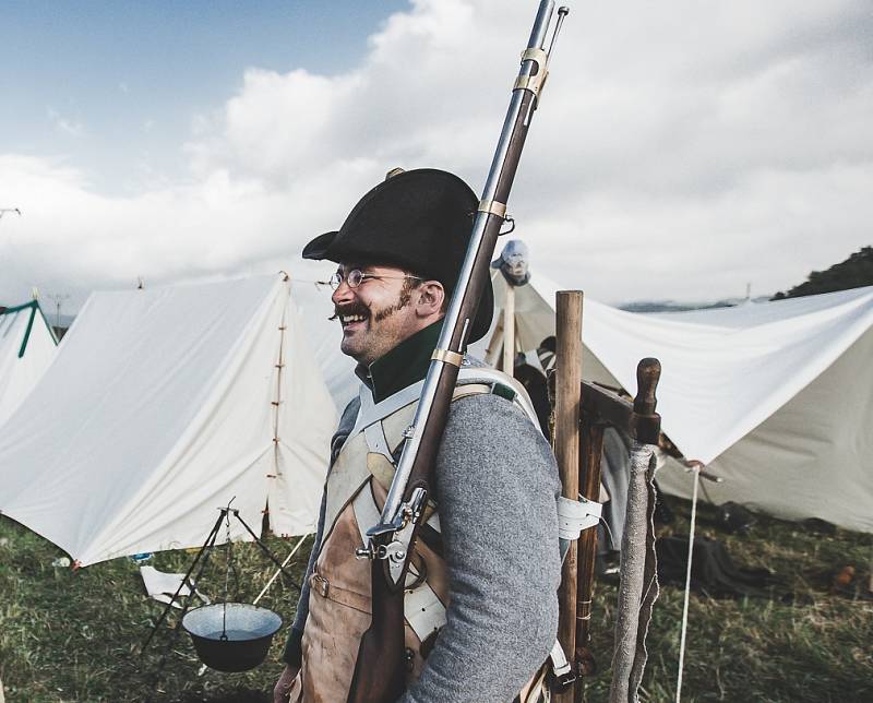 Napoleonská doba dodnes přitahuje množství lidí. I v České republice se lze během roku setkat s mnoha rekonstrukcemi událostí z doby vlády císaře Napoleona Bonaparta. Rekonstrukce napoleonské bitvy u Chlumce. V roli generála se představil herec Vydra.