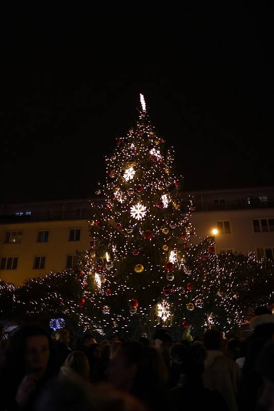 Rozsvícení vánočního stromu na Lidickém náměstí v Ústí nad Labem.