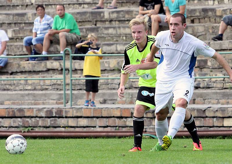 Fotbalisté Neštěmic (bílé dresyú doma porazili Litvínov 2:1.