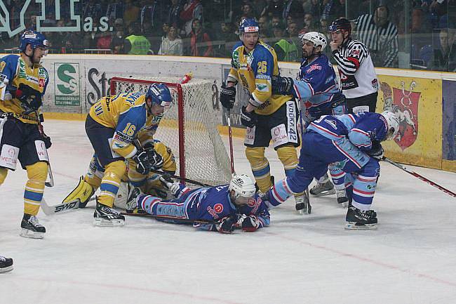 Ústečtí lvi zápas bohužel prohráli, vítězem Play off se stali hokejisté z Chomutova.