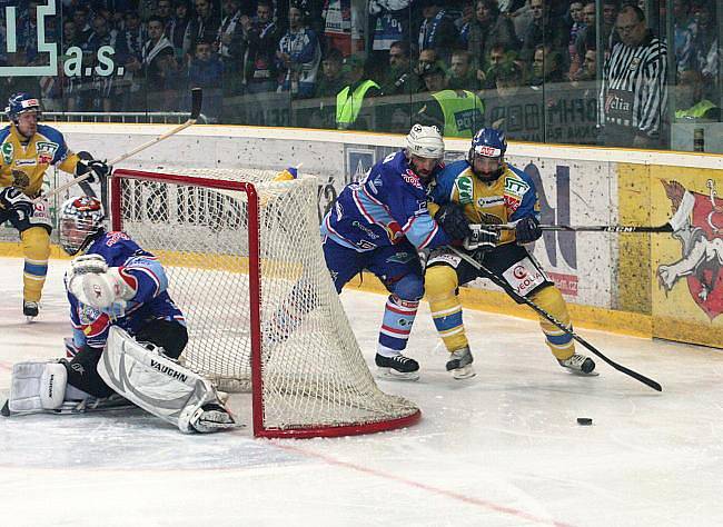 Ústečtí lvi zápas bohužel prohráli, vítězem Play off se stali hokejisté z Chomutova.