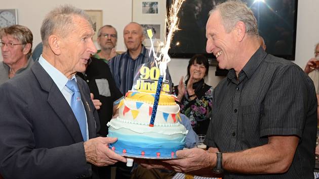 Nejstarší aktivní veslař Jindřich Janus oslavil 90. narozeniny. 