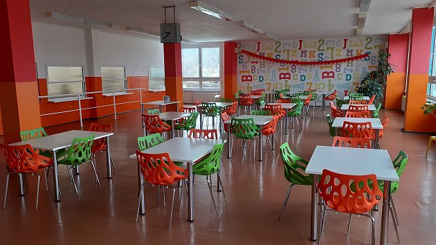 Jídelna ve škole v Bečově.