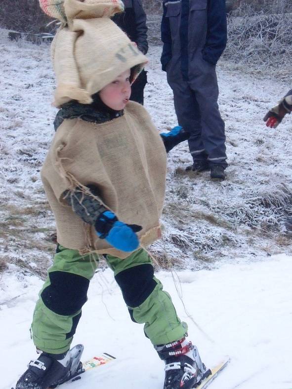 Tradiční silvestrovský karneval na sjezdovce Meva na Telnici.