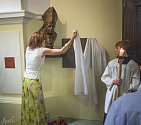 Odhalení bronzové busty otce arcibiskupa Karla Otčenáška v Trmicích
