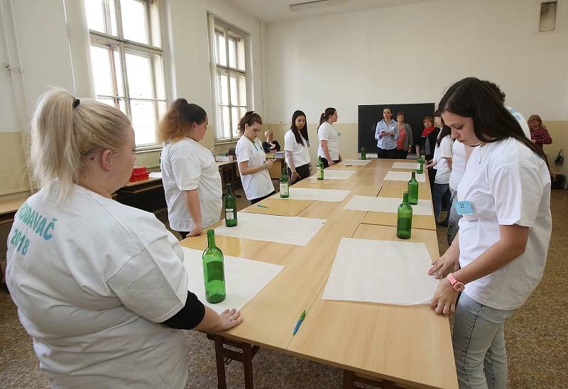 Na střední škole v Krásném Březně proběhla celostátní soutěž oboru prodavač.