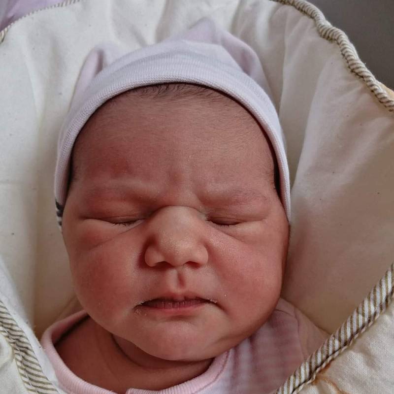 Tereza Chromá se narodila 8. listopadu rodičům Tereze Chromé a Gustavu Bujnovi ze Žatce. Měřila 49 cm a vážila 3,35 kg.