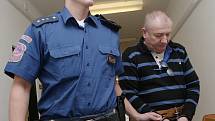 V úterý proběhlo u Krajského soudu v Ústí nad Labem další jednání v kauze čtyř důchodců, kteří unesli ženu a chtěli milion.