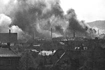 Fotografie pořízená 17. dubna 1945 během spojeneckého náletu.