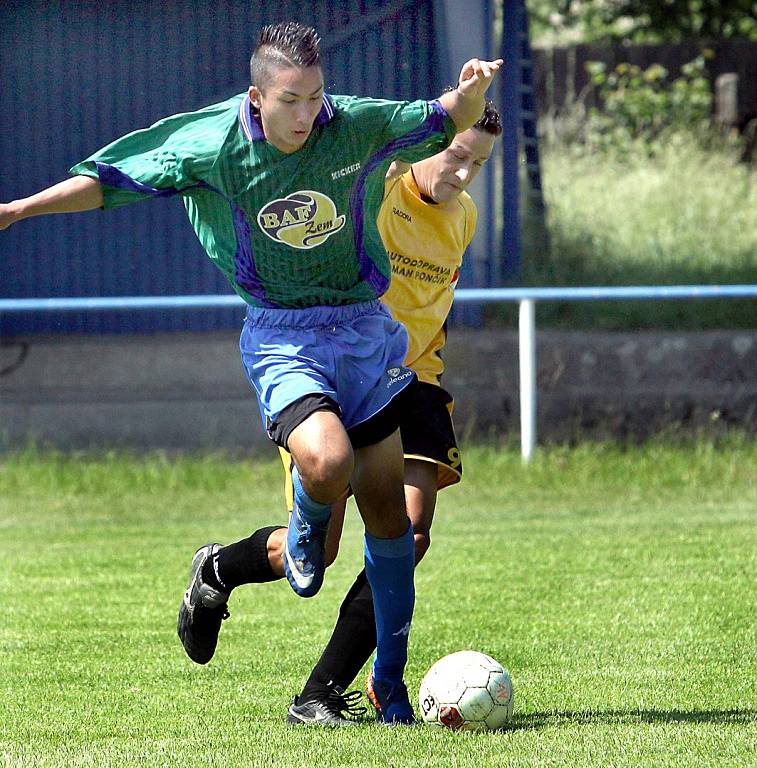 Fotbalisté Chabařovic B (zeleno-modří) porazili Telnici 3:2 po penaltách.