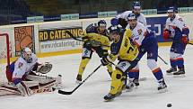 Hokejisté Slovanu (žlutí) doma prohráli s Litoměřicemi vysoko 0:5.