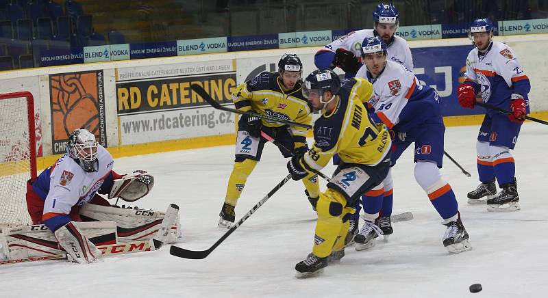 Hokejisté Slovanu (žlutí) doma prohráli s Litoměřicemi vysoko 0:5.
