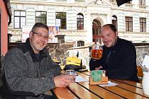 Na snímku hosté v Pivovarské šenkovně ve Velké Hradební, kteří si na točené pivo přišli po práci.