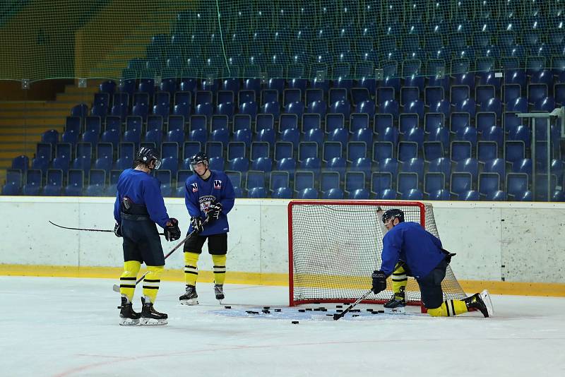 HC Slovan Ústí nad Labem, letní příprava 2022, první trénink na ledě