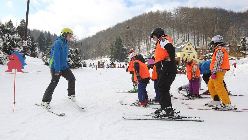 Na sjezdovkách zimního střediska Telnice na Ústecku bylo o víkendu plno.