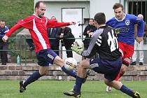 Fotbalisté Neštěmic (modří) doma porazili Modrou 8:4.