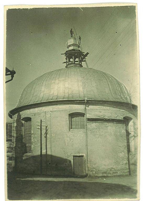 Fotografie z opravy kostela v roce 1936. 