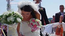 Snoubenci Pavel Drábek a Nikola Tyrnerová si přišli říci své „Ano“ a stvrdit svůj sňatek podpisem v sobotu 27. 7. 2013 ve 14.00 hodin mezi jamky ústeckého golfového hřiště. Oddávajícím byl zastupitel centrálního obvodu Michal Rožec.