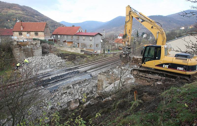 Stavba  okružní křižovatky v Sebuzíně, 2010