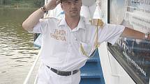Ve sněhově bílé uniformě lodního kapitána jsem se na jeden den ujal velení největšího tuzemského výletního plavidla Porta Bohemica 1.