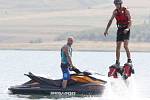 Flyboarding přilákal na Miladu řadu zájemců.