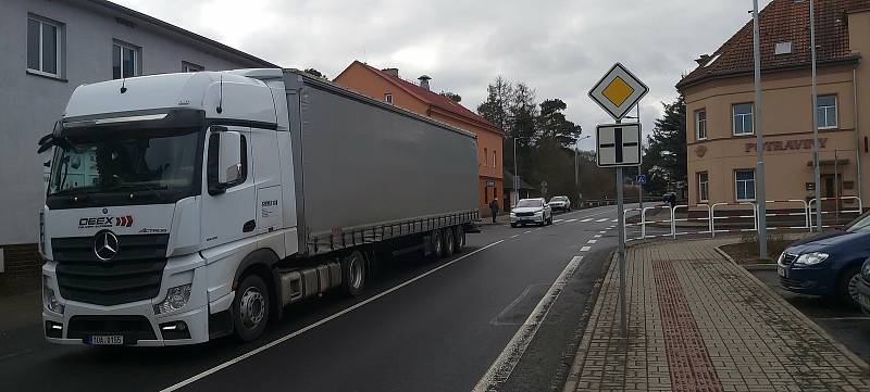 Největší zlo v Libouchci - nadměrná dopravní zátěž a kamiony.