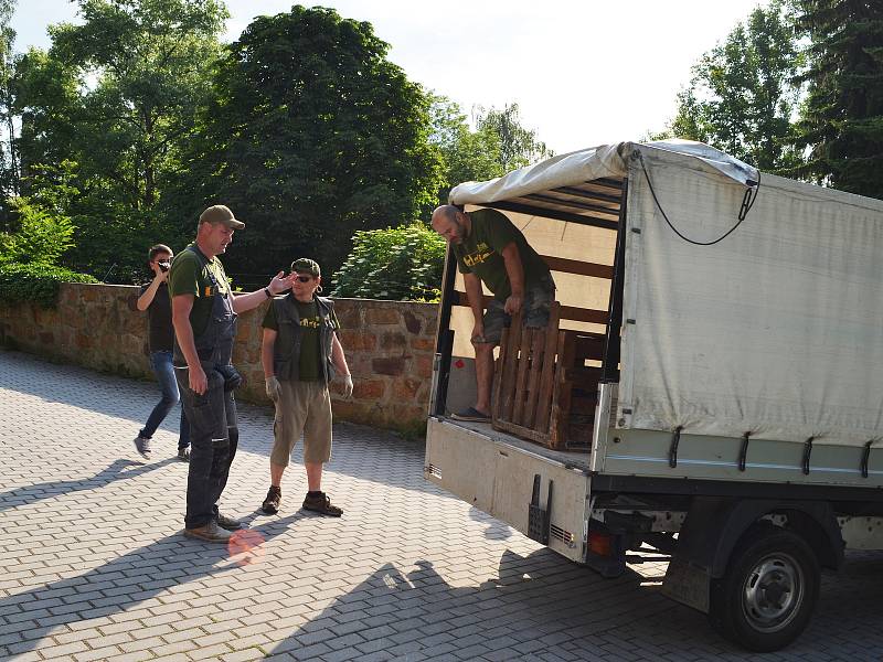 Aligátoři v ústecké zoologické zahradě Libor a Adéla jsou opět ve svém letním výběhu.