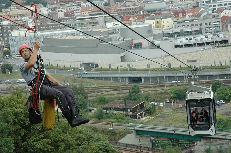 Cvičení na lanovce na Větruši