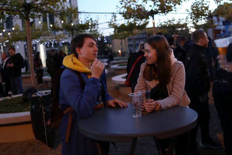 Kampus UJEP oslavil své dokončení, zahráli také Mňága a Žďorp.