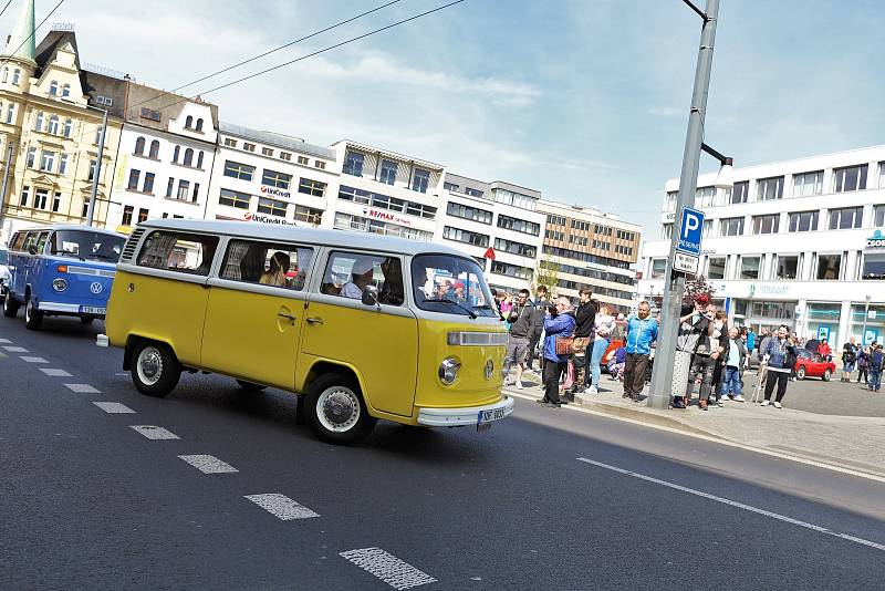 Centrum Ústí nad Labem na 1. máje opět patřilo veteránům.