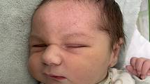 Adam Synu se narodil 2. října v 18.50 hodin mamince Lence Synuové z Mostu. Měřil 52 cm a vážil 3,70 kg.