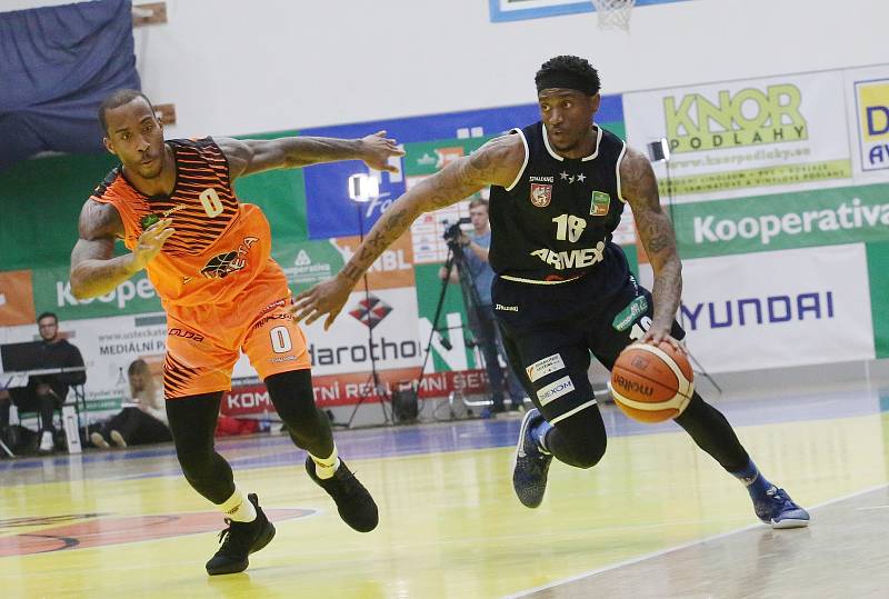 Basketbalové derby mezi Ústím nad Labem a Děčínem.