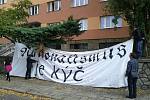 Anarchisté u střekovské ubytovny. 