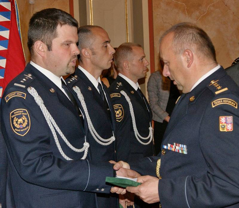 Slavnostní udělení služebních medailí II. a III. stupně Hasičského záchranného sboru ČR ke státnímu svátku 28. října.