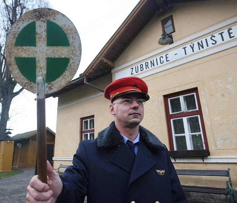 V areálu zubrnického nádraží, kde historie dýchá na každém kroku, jsem se na jeden den stal výpravčím.