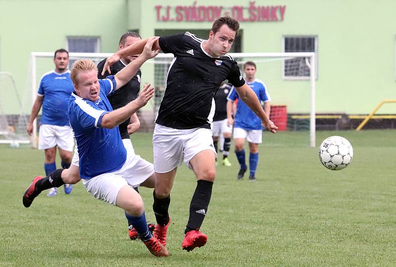 II. třída 2- kolo - hráno ve Svádově. Malečov (černá trika) porazil Chlumec B (modrá trika) 4:0.