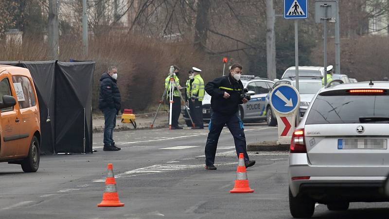 Tragická nehoda v Masarykově ulici v Ústí nad Labem, kde automobil v únoru 2021 srazil a usmrtil seniorku. Ilustrační foto.