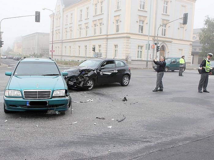 Na světelné křižovatce ulic Brněnská a Panská v centru Ústí nad Labem se stala nehoda