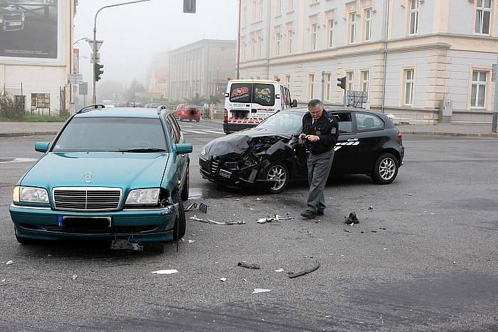 Na světelné křižovatce ulic Brněnská a Panská v centru Ústí nad Labem se stala nehoda